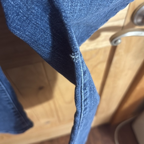 Levi’s Classic Blue Women's Jeans - Picture 2 of 5